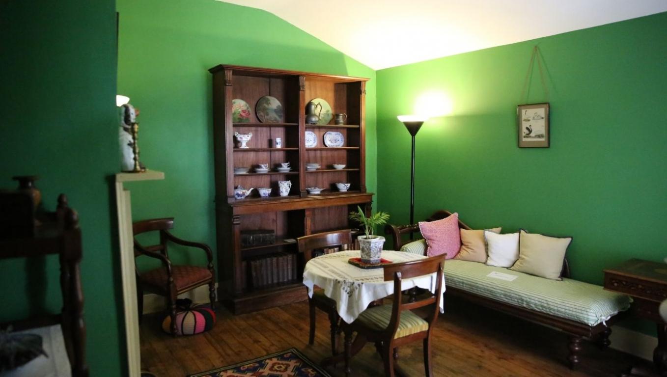 Elizabeth farm Interior room with green wall