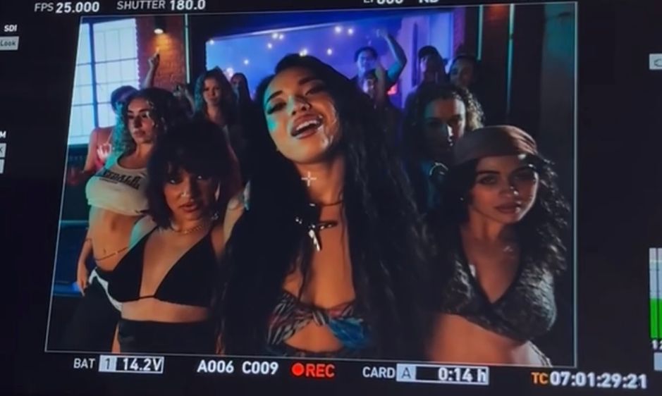 girls singing in on screen