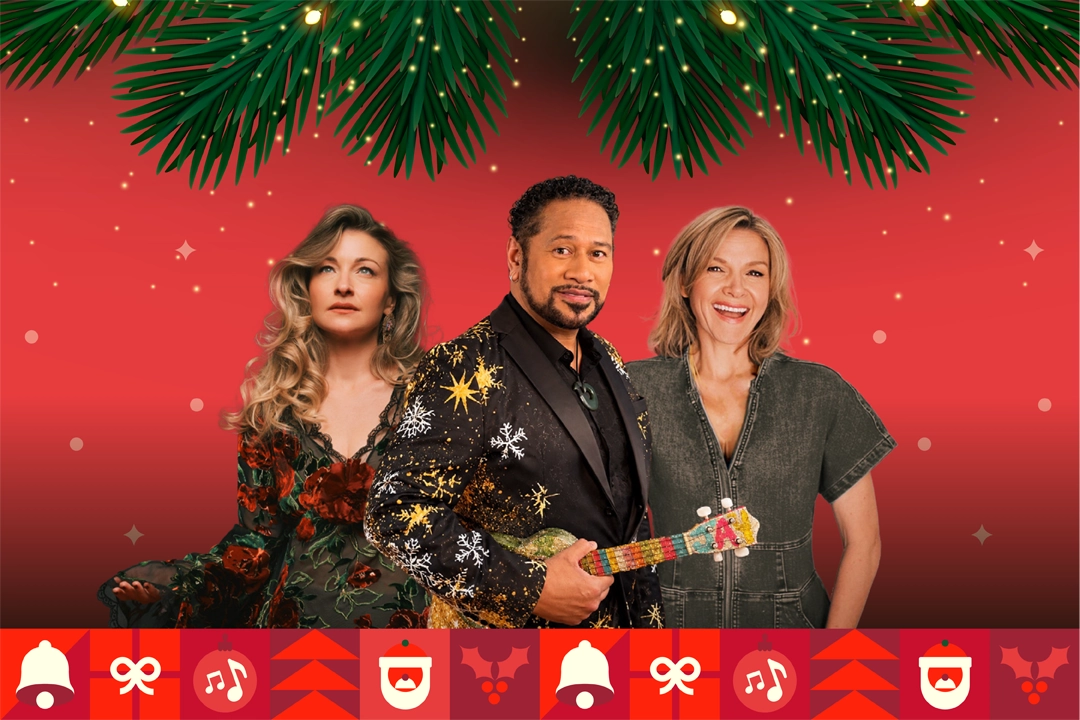 Festive promotional image featuring three performers against a red background decorated with illuminated pine branches, small golden lights and Christmas motifs.