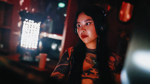 Maggie Tra B2B ILLEGIRL