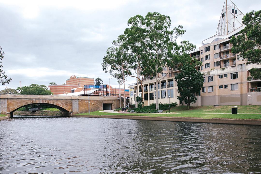 River and Lennox Bridge