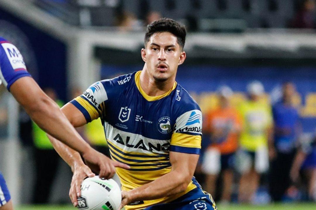 Parramatta Eels player passing ball