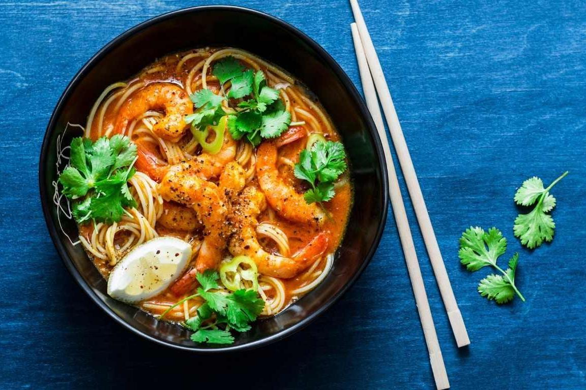 bowl of prawn laksa