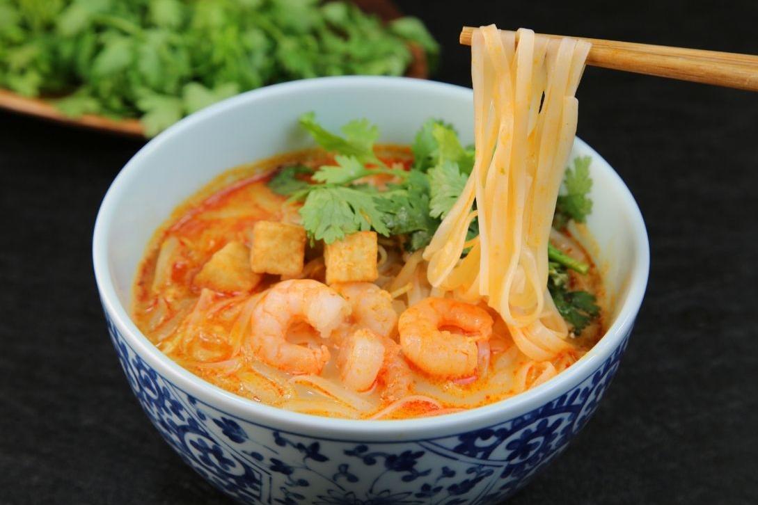 chicken and prawn laksa