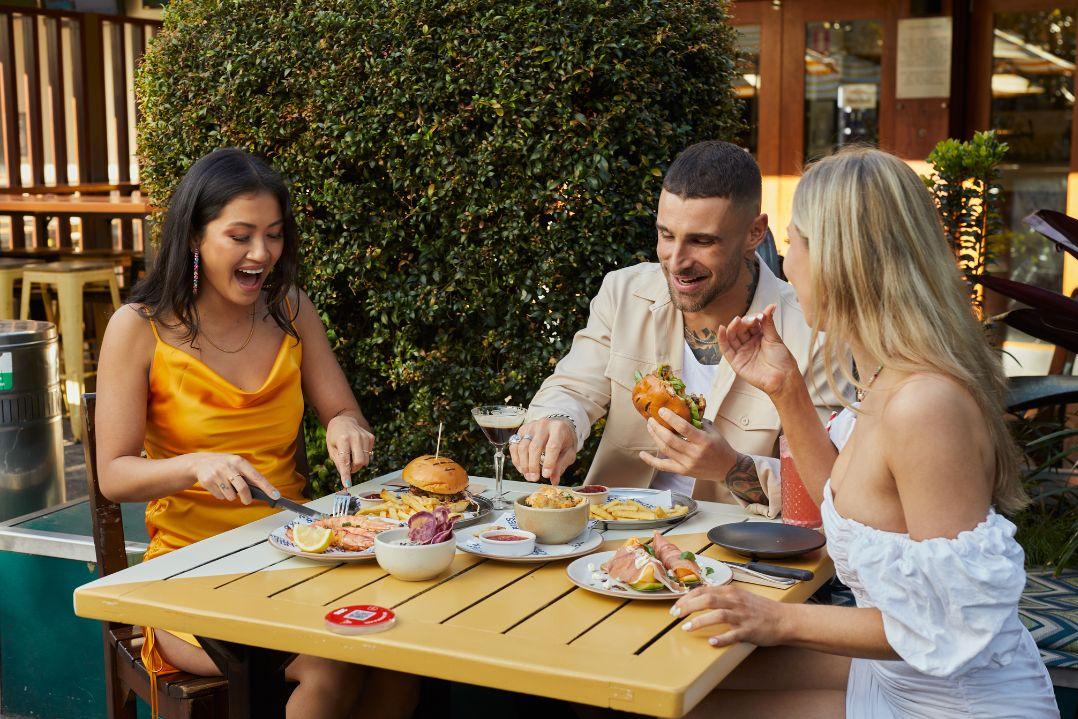 3 people dining at pub