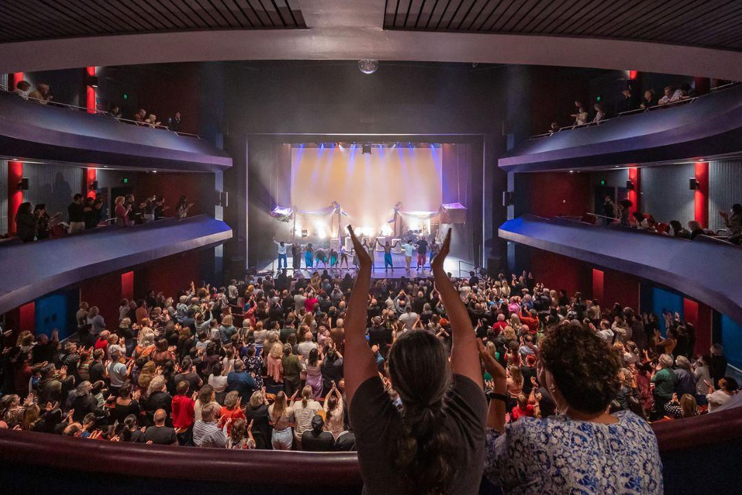 Inside the Riverside Threatres crowd standing on their feet