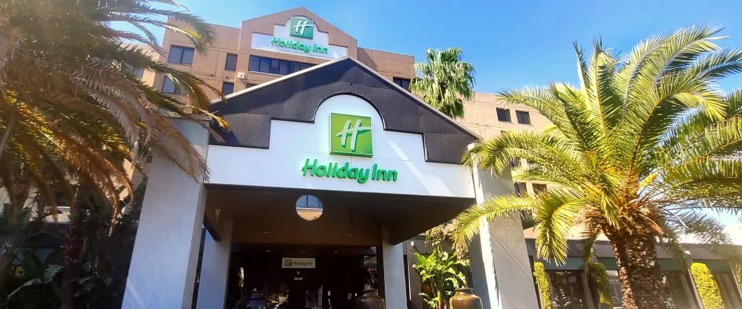 Holiday Inn Facade