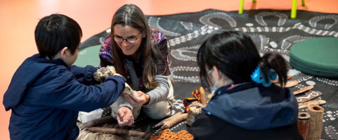 woman presenting Indigenous customs, tools andfood